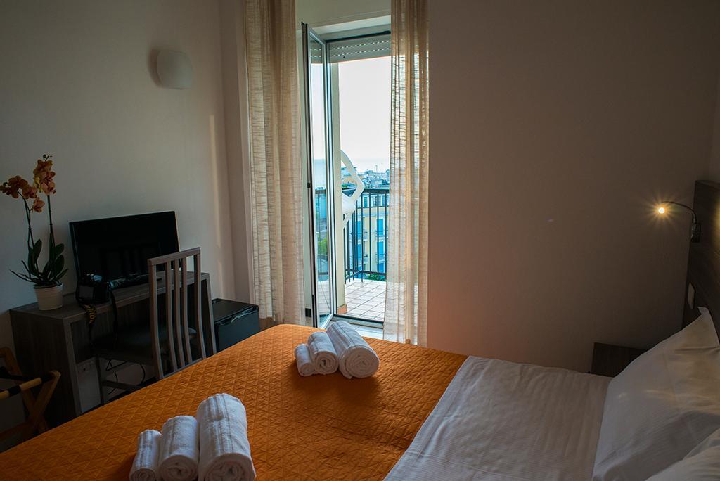 Hotel Madison Gabicce Mare Buitenkant foto