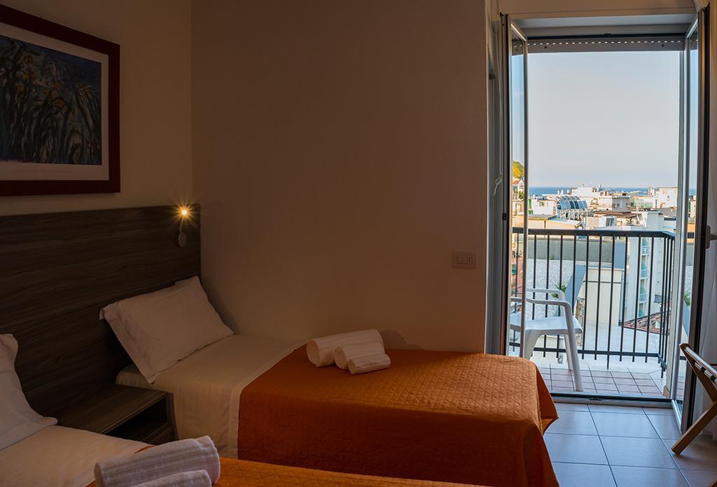 Hotel Madison Gabicce Mare Buitenkant foto