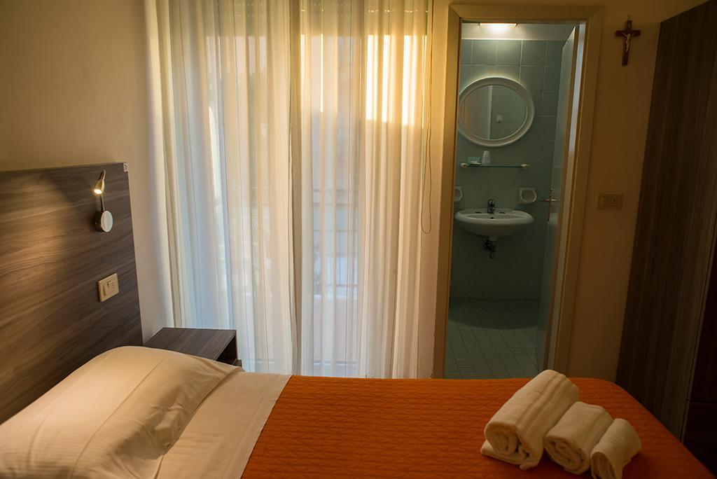 Hotel Madison Gabicce Mare Buitenkant foto