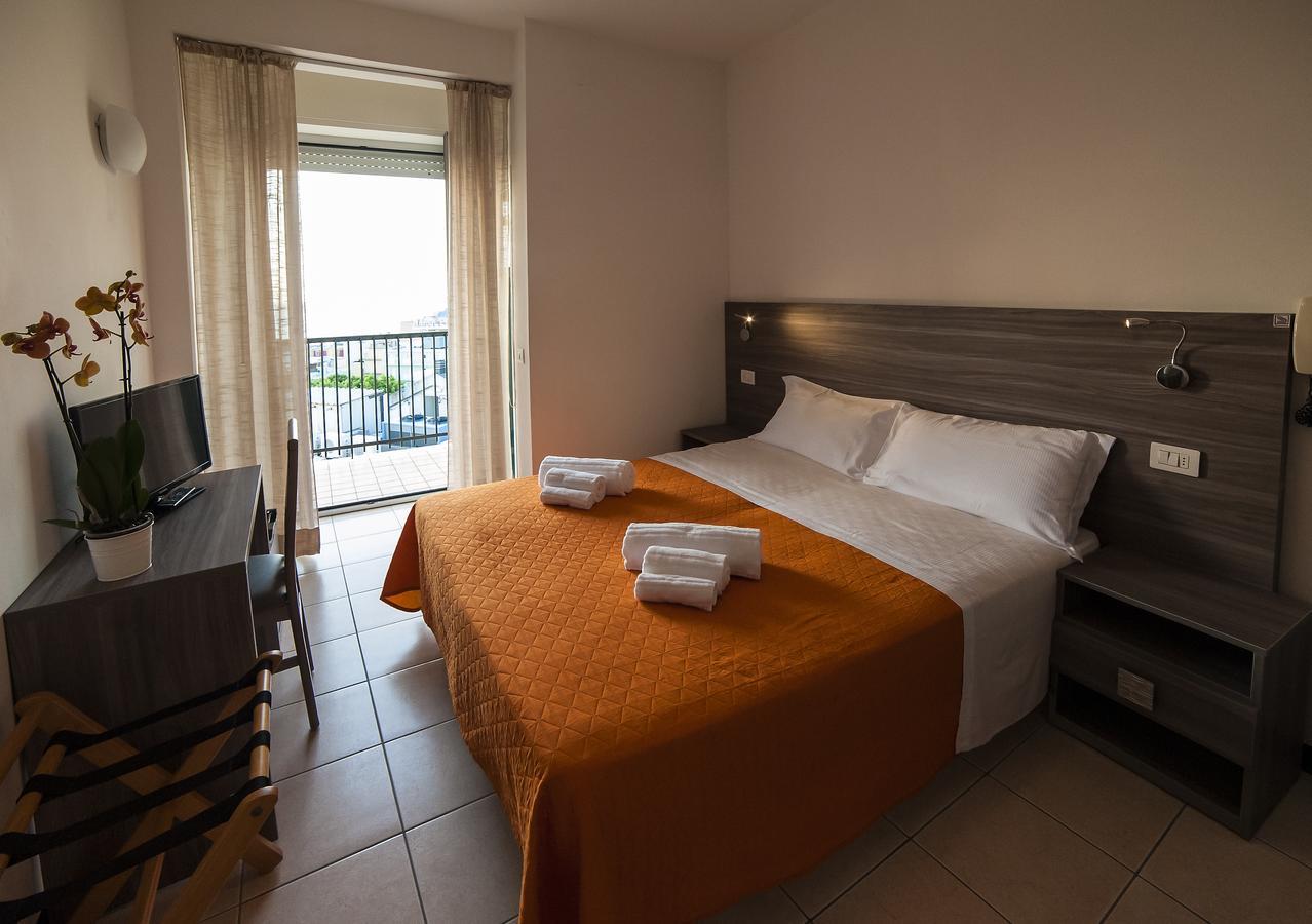 Hotel Madison Gabicce Mare Buitenkant foto