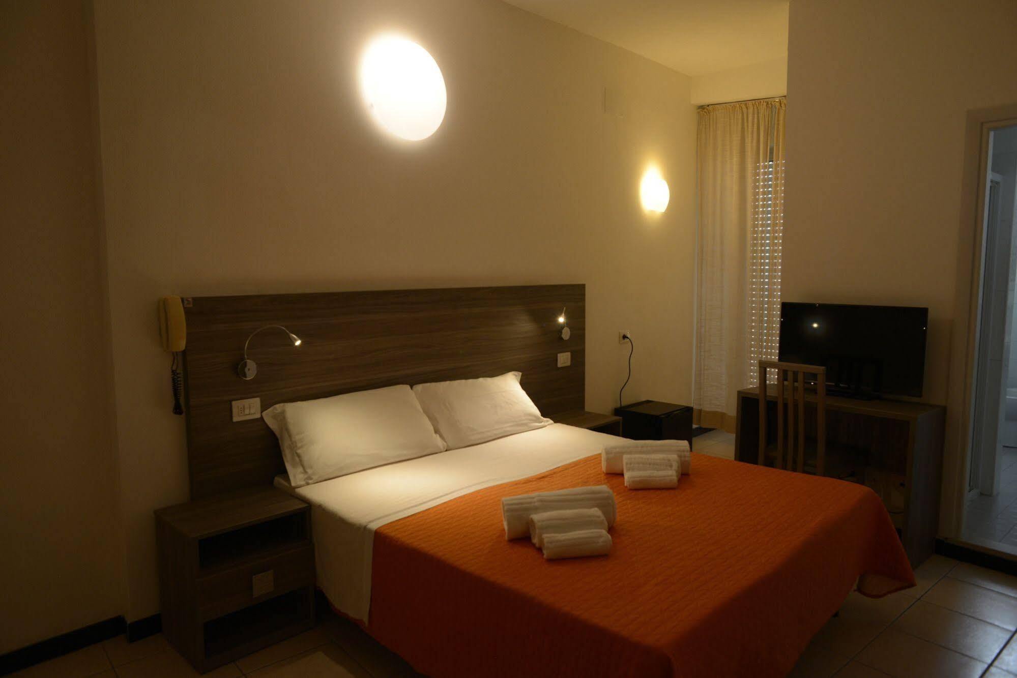 Hotel Madison Gabicce Mare Buitenkant foto