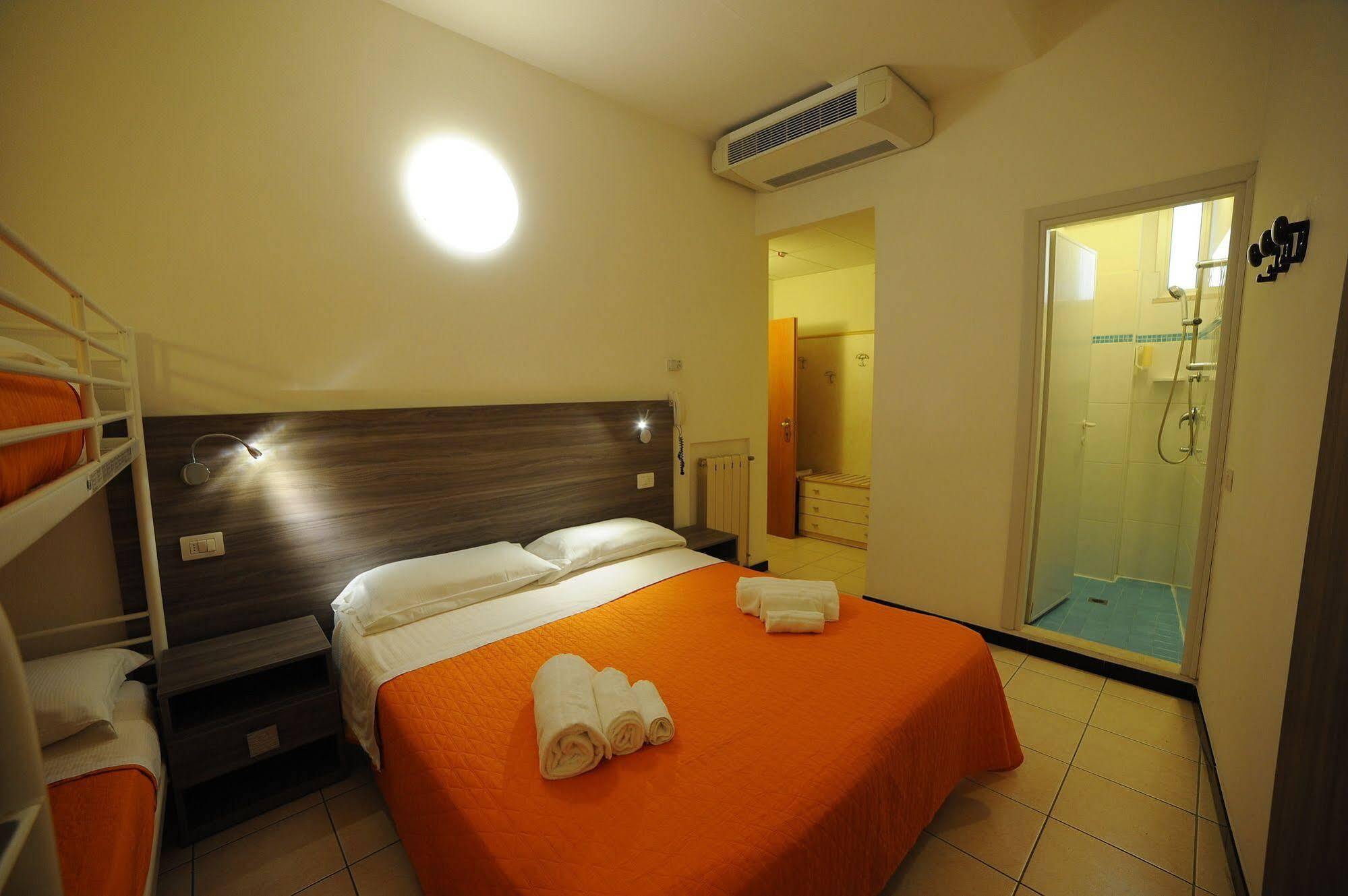 Hotel Madison Gabicce Mare Buitenkant foto