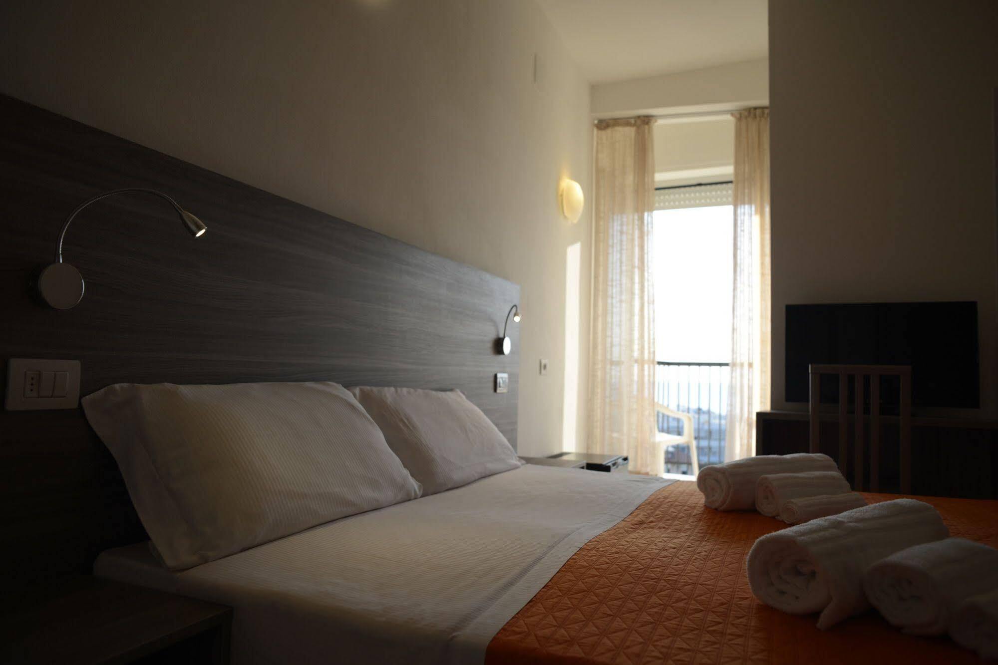 Hotel Madison Gabicce Mare Buitenkant foto
