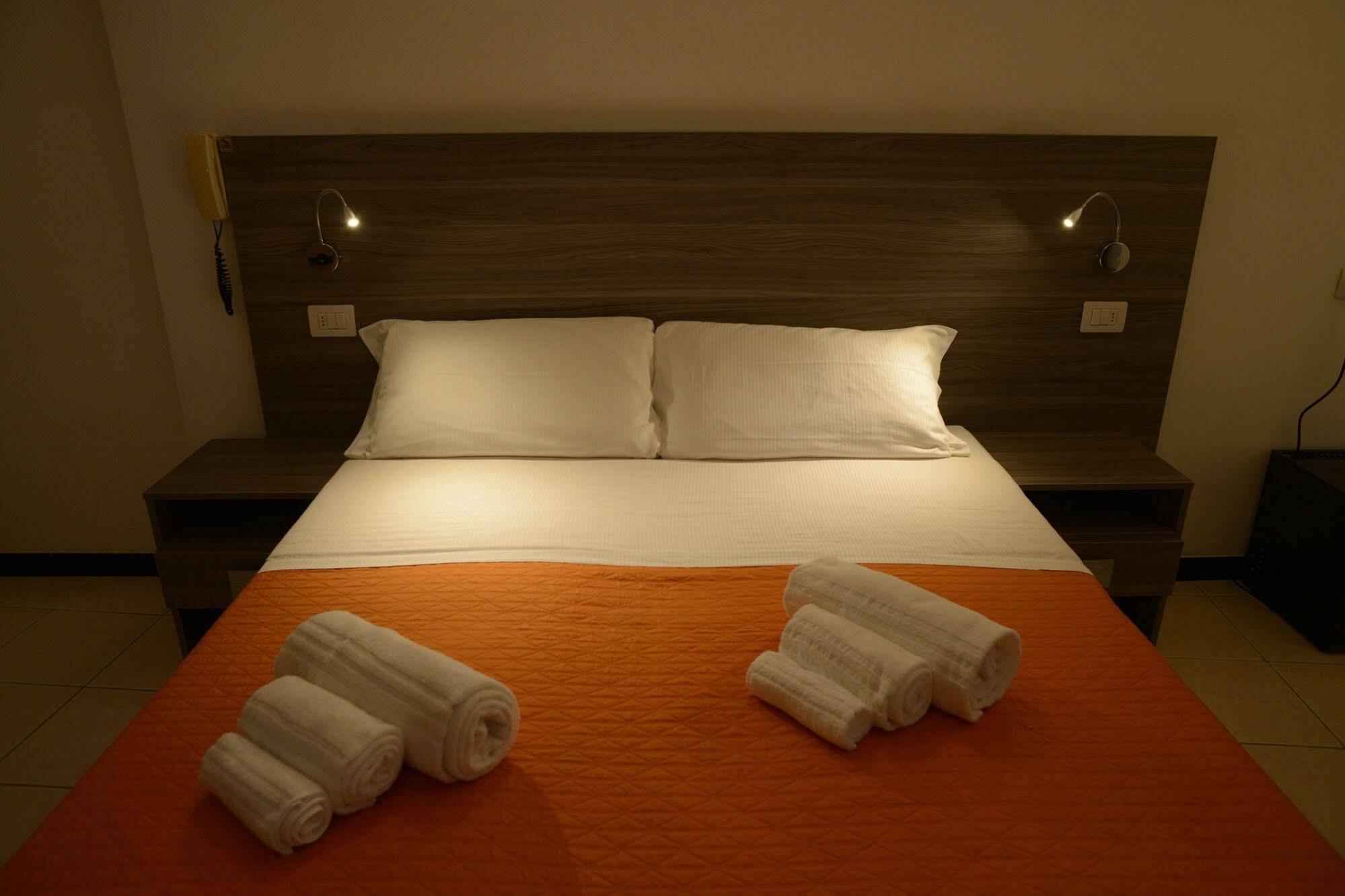 Hotel Madison Gabicce Mare Buitenkant foto