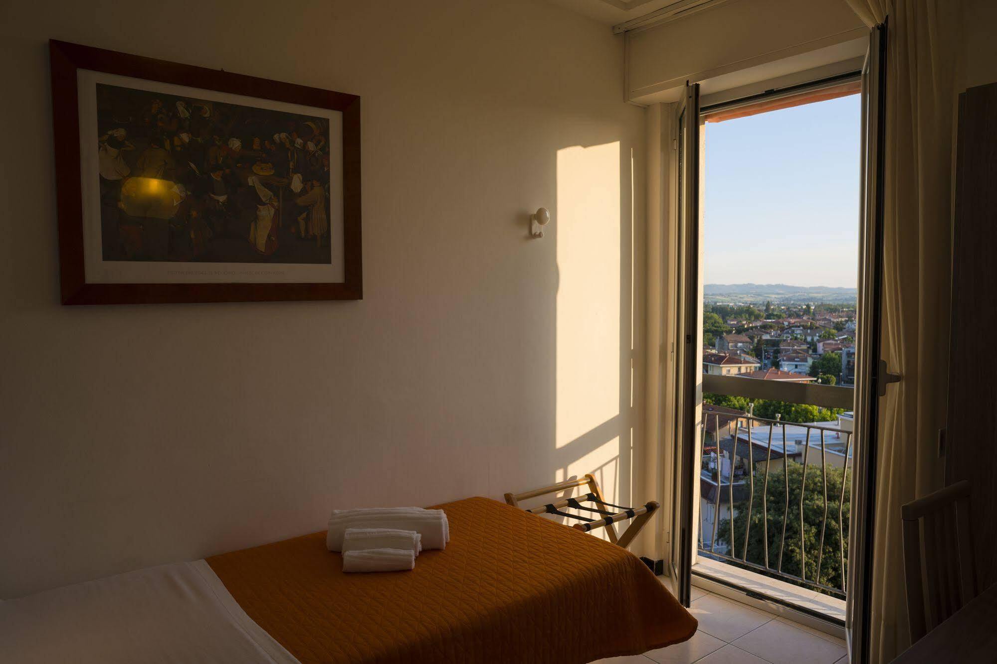 Hotel Madison Gabicce Mare Buitenkant foto