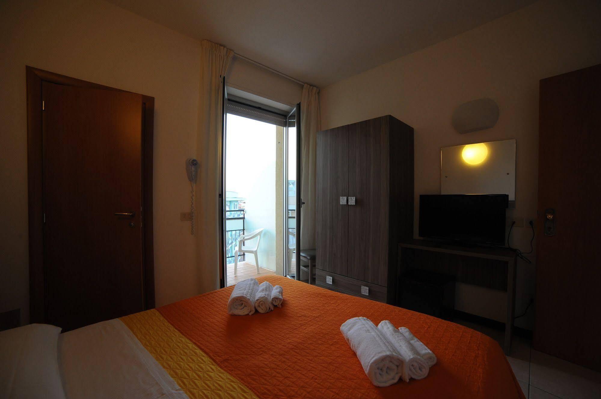 Hotel Madison Gabicce Mare Buitenkant foto