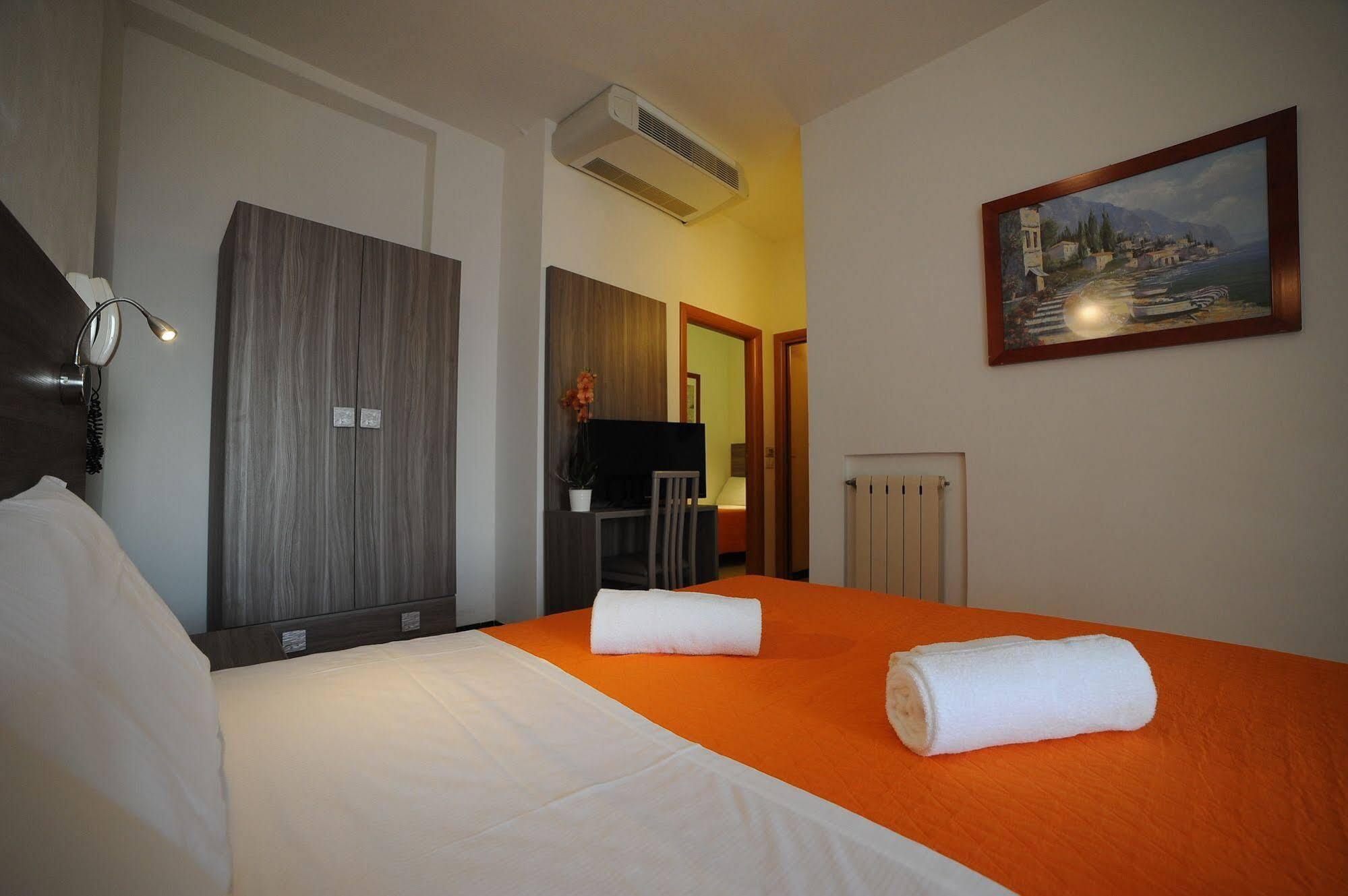 Hotel Madison Gabicce Mare Buitenkant foto
